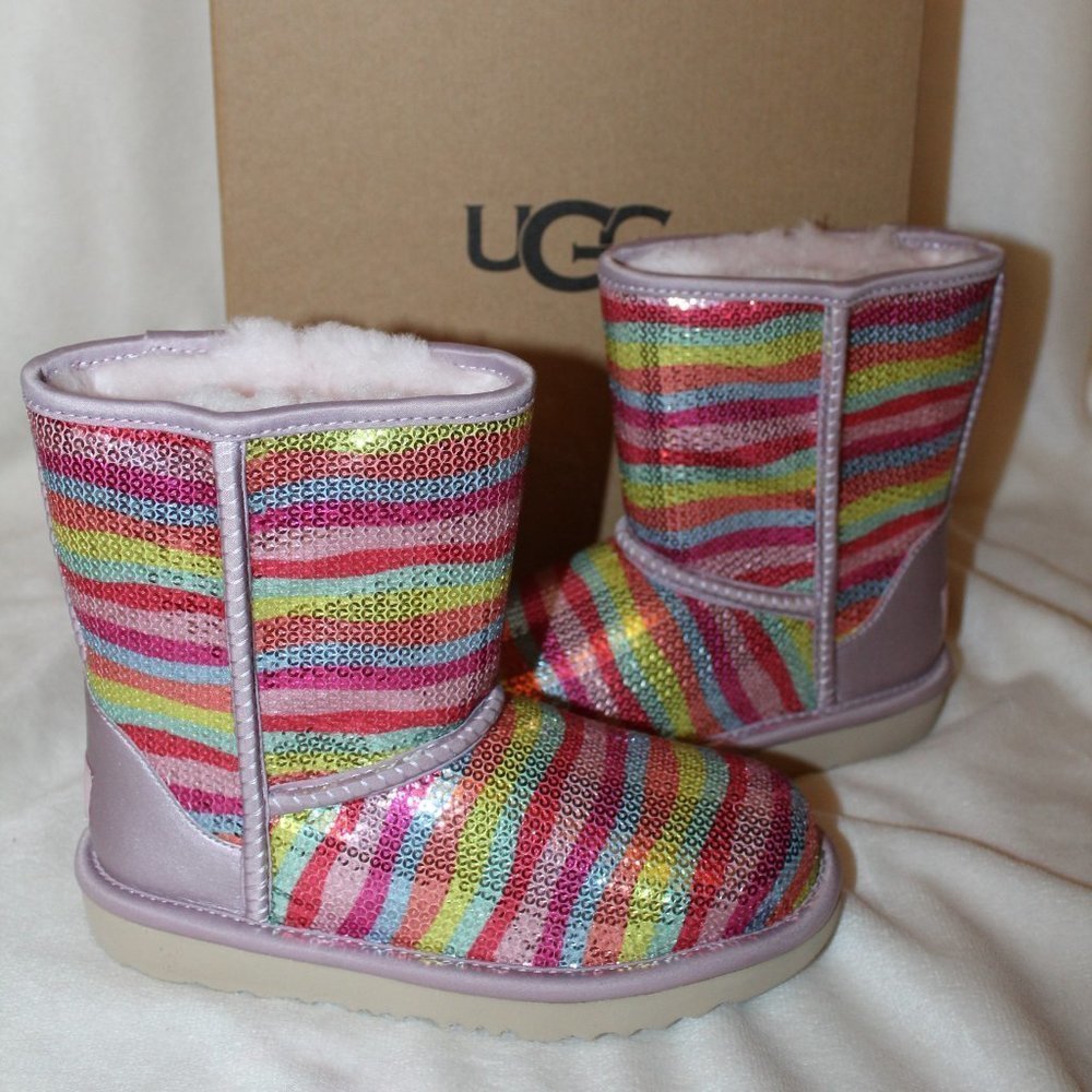 NIB UGG GIRL'S YOUTH SEQUIN RAINBOW CLASSIC SHORT‎ SHEARLING LINED BOOTS
